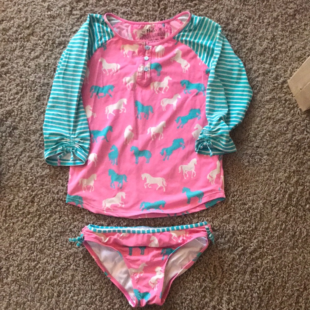 EUC. Hatley horse rashguard & bottoms. Size 8.